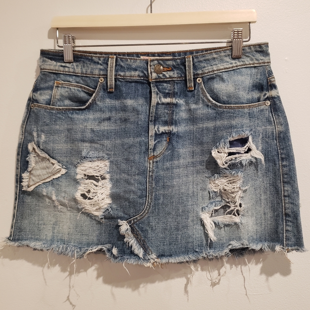 Guess Distressed Denim Mini Skirt Size 30